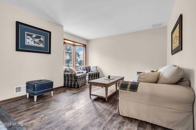 11 Parkers Point Boulevard, Forked River, NJ 08731