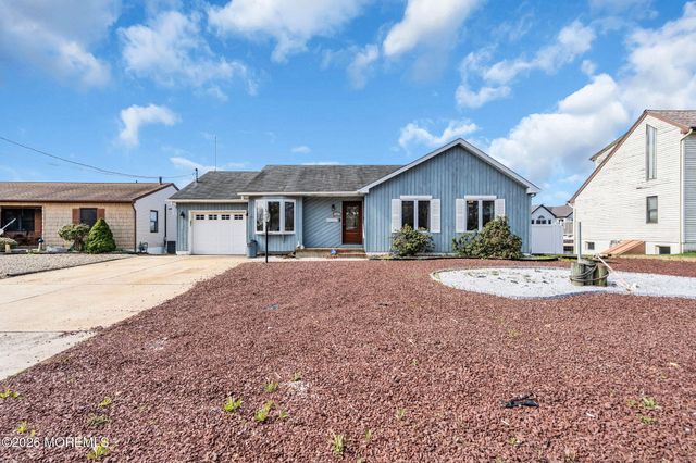 11 Parkers Point Boulevard, Forked River, NJ 08731