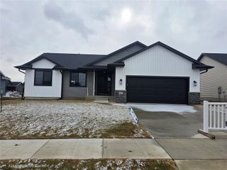 6177 Glenwood Drive, Marion, IA 52302