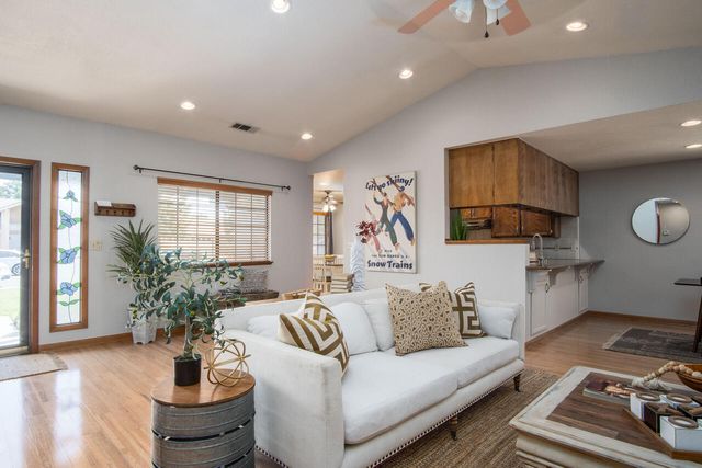 209 S Atwood Court, Visalia, CA 93291