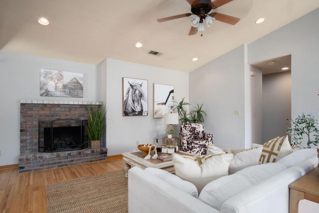 209 S Atwood Court, Visalia, CA 93291