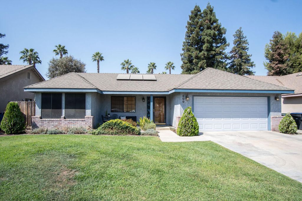 209 S Atwood Court, Visalia, CA 93291