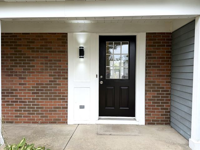 800 STANFORD Lane 800, Carol Stream, IL 60188