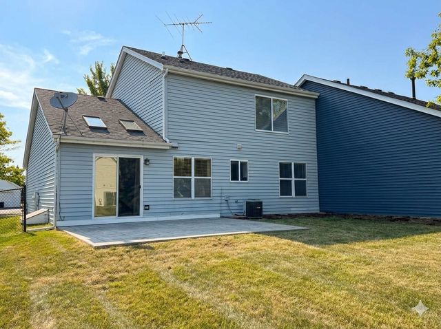 800 STANFORD Lane 800, Carol Stream, IL 60188