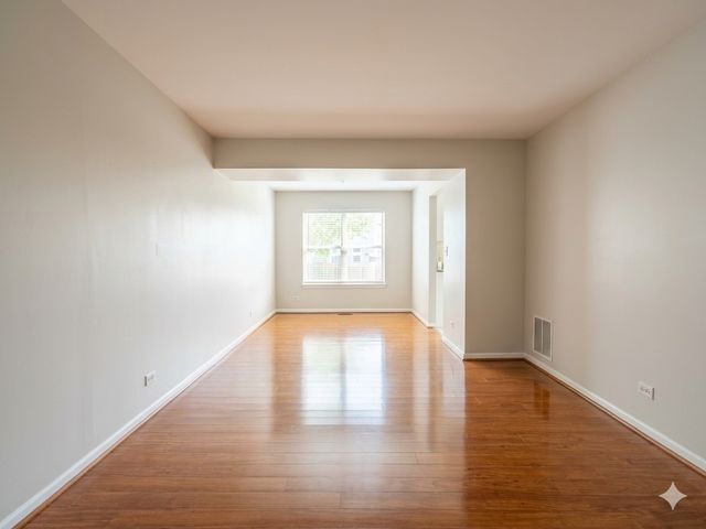 800 STANFORD Lane 800, Carol Stream, IL 60188