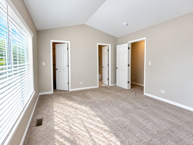 800 STANFORD Lane 800, Carol Stream, IL 60188