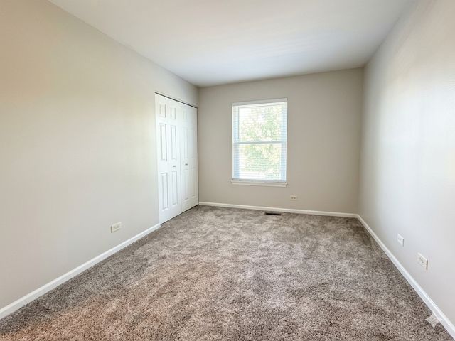 800 STANFORD Lane 800, Carol Stream, IL 60188