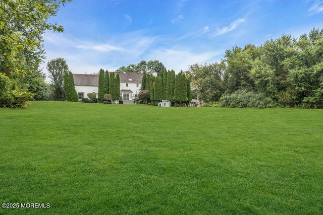 5 Queen Court, Manalapan, NJ 07726