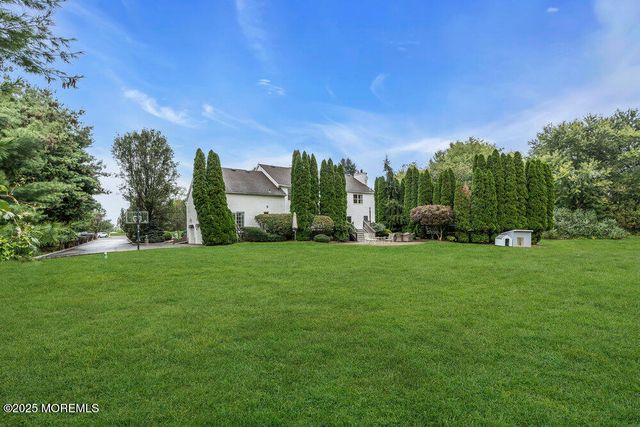 5 Queen Court, Manalapan, NJ 07726