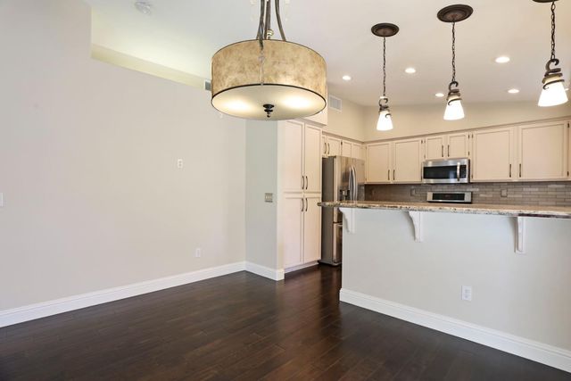 512 Mockingbird Dr, Lodi, CA 95240