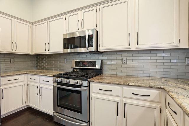 512 Mockingbird Dr, Lodi, CA 95240