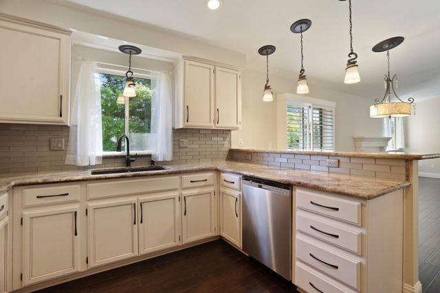 512 Mockingbird Dr, Lodi, CA 95240