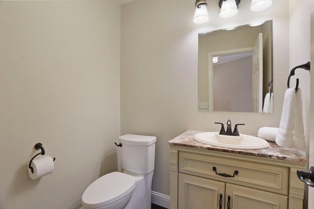 512 Mockingbird Dr, Lodi, CA 95240