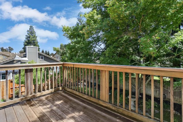 512 Mockingbird Dr, Lodi, CA 95240