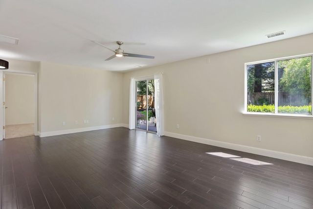 512 Mockingbird Dr, Lodi, CA 95240