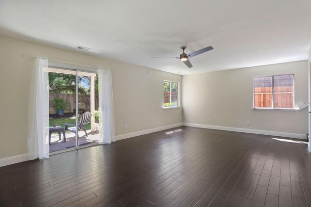 512 Mockingbird Dr, Lodi, CA 95240