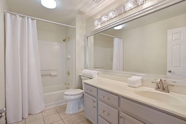 512 Mockingbird Dr, Lodi, CA 95240