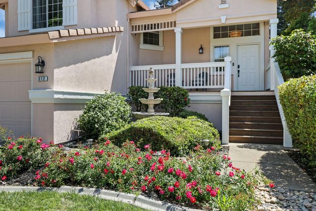 512 Mockingbird Dr, Lodi, CA 95240