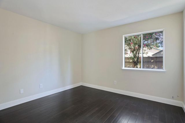 512 Mockingbird Dr, Lodi, CA 95240