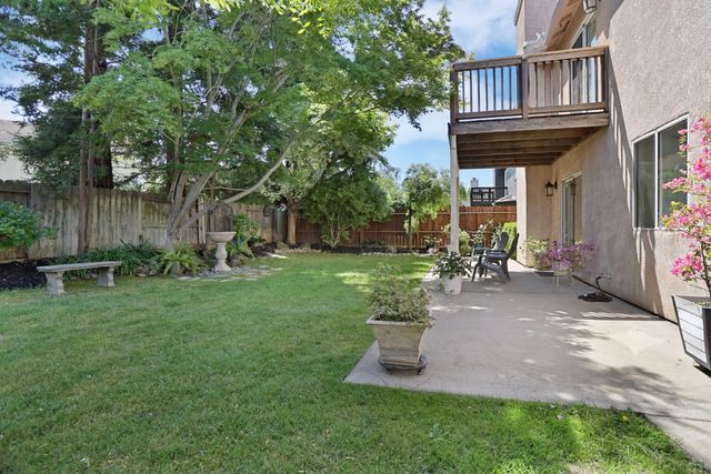 512 Mockingbird Dr, Lodi, CA 95240