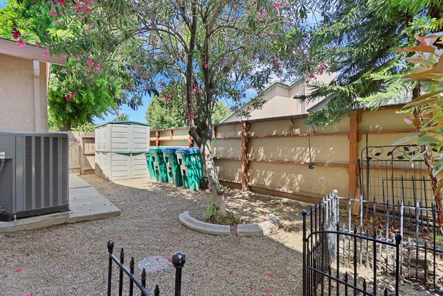512 Mockingbird Dr, Lodi, CA 95240