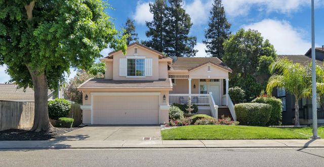 512 Mockingbird Dr, Lodi, CA 95240
