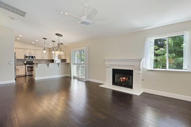 512 Mockingbird Dr, Lodi, CA 95240
