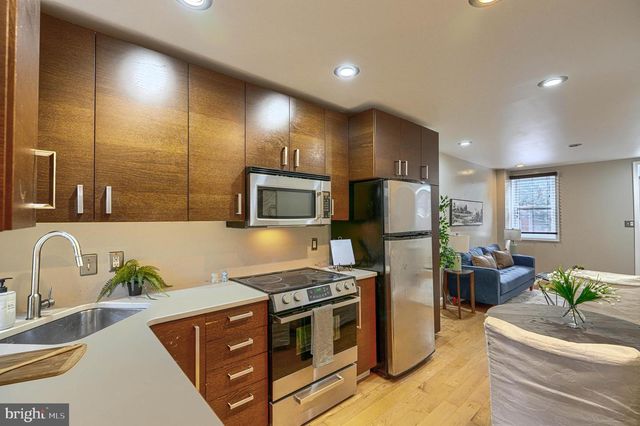 111 S CASTLE ST, Baltimore, MD 21231