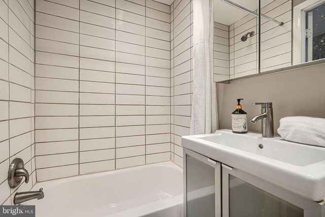 111 S CASTLE ST, Baltimore, MD 21231