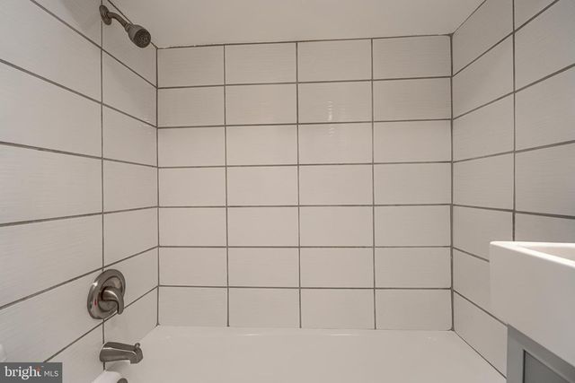 111 S CASTLE ST, Baltimore, MD 21231