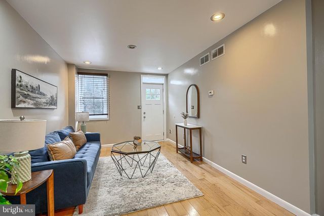 111 S CASTLE ST, Baltimore, MD 21231