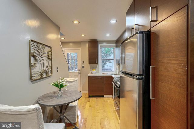 111 S CASTLE ST, Baltimore, MD 21231