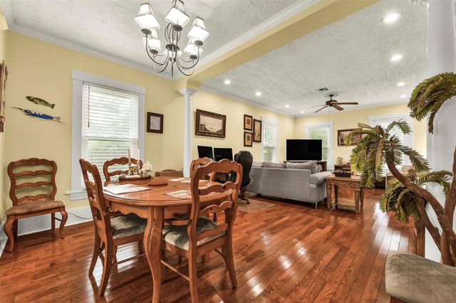 3017 Bernardo De Galvez Avenue, Galveston, TX 77550