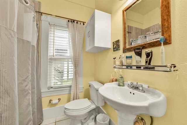 3017 Bernardo De Galvez Avenue, Galveston, TX 77550
