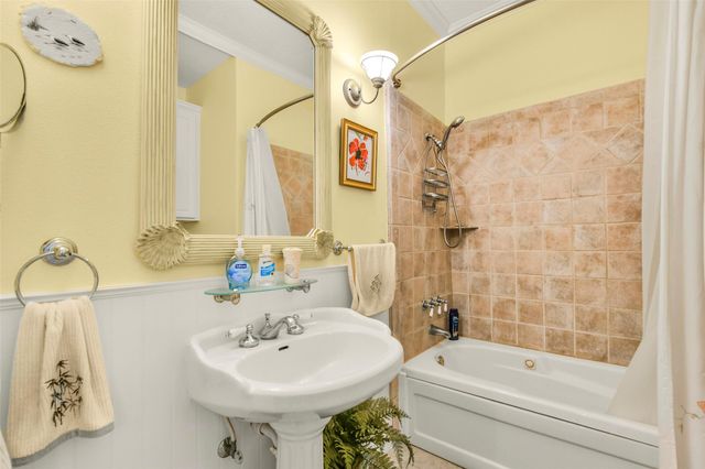 3017 Bernardo De Galvez Avenue, Galveston, TX 77550