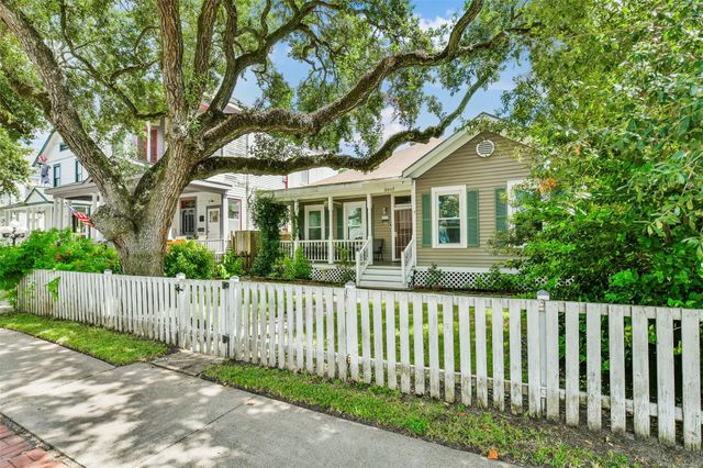 3017 Bernardo De Galvez Avenue, Galveston, TX 77550