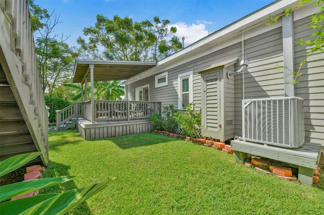 3017 Bernardo De Galvez Avenue, Galveston, TX 77550