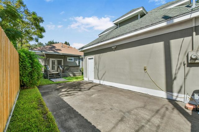 3017 Bernardo De Galvez Avenue, Galveston, TX 77550