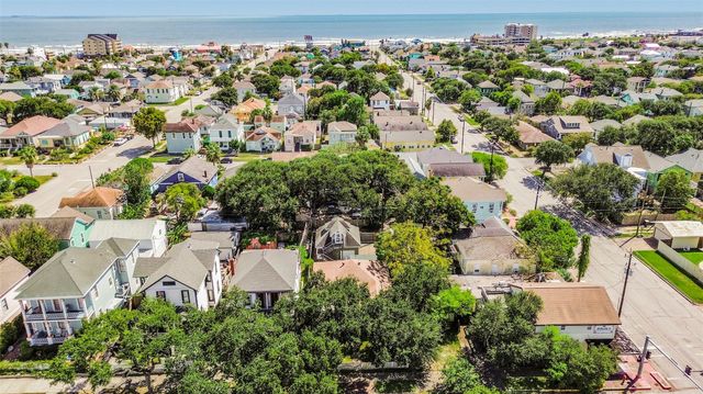 3017 Bernardo De Galvez Avenue, Galveston, TX 77550