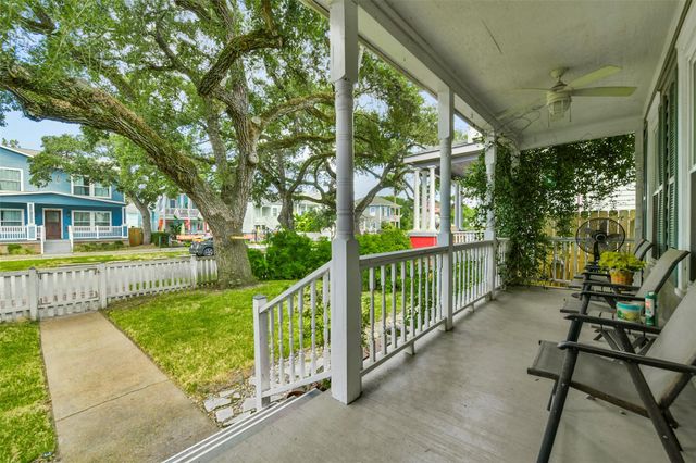 3017 Bernardo De Galvez Avenue, Galveston, TX 77550