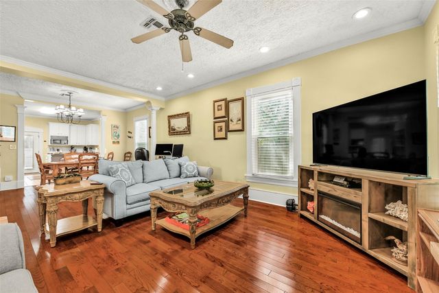 3017 Bernardo De Galvez Avenue, Galveston, TX 77550
