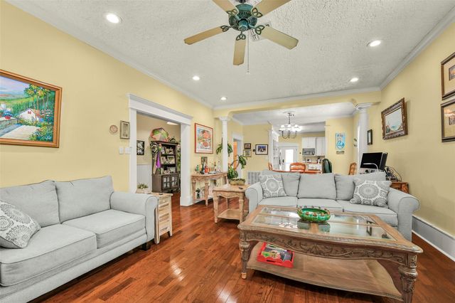 3017 Bernardo De Galvez Avenue, Galveston, TX 77550