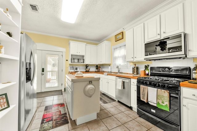 3017 Bernardo De Galvez Avenue, Galveston, TX 77550