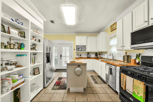 3017 Bernardo De Galvez Avenue, Galveston, TX 77550
