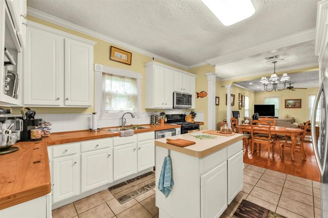3017 Bernardo De Galvez Avenue, Galveston, TX 77550