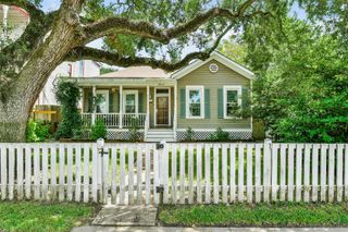 3017 Bernardo De Galvez Avenue, Galveston, TX 77550