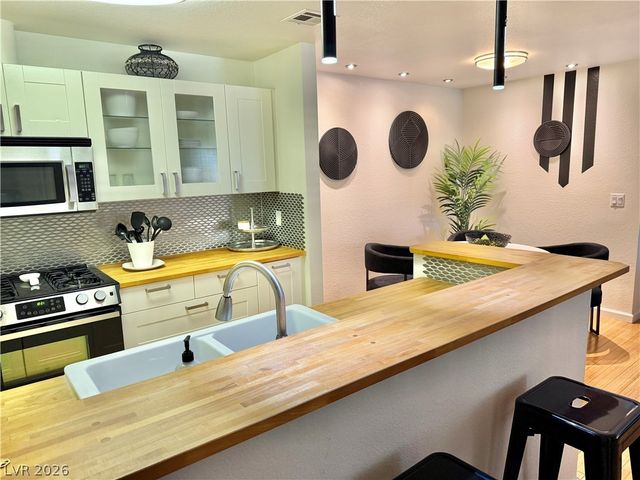 2200 South Fort Apache Road 2152, Las Vegas, NV 89117