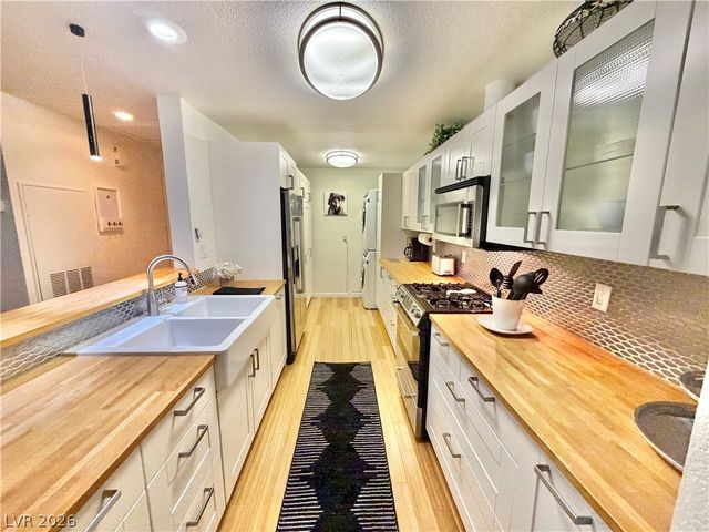 2200 South Fort Apache Road 2152, Las Vegas, NV 89117