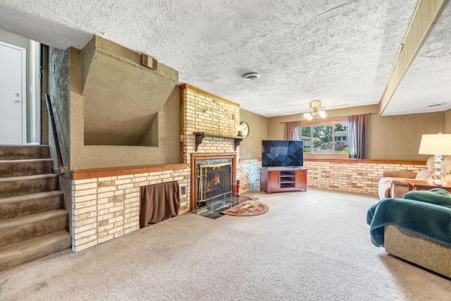 2337 Four Seasons Parkway, Crown Point, IN 46307