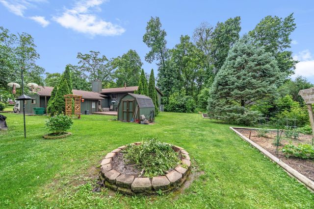 2337 Four Seasons Parkway, Crown Point, IN 46307